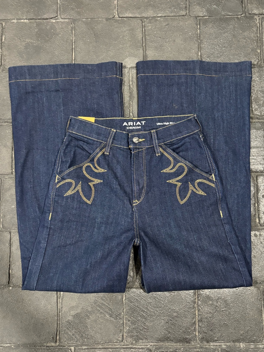 Ariat Wide Leg Western Rinse Womens
Ultra High Rise Jean 27S